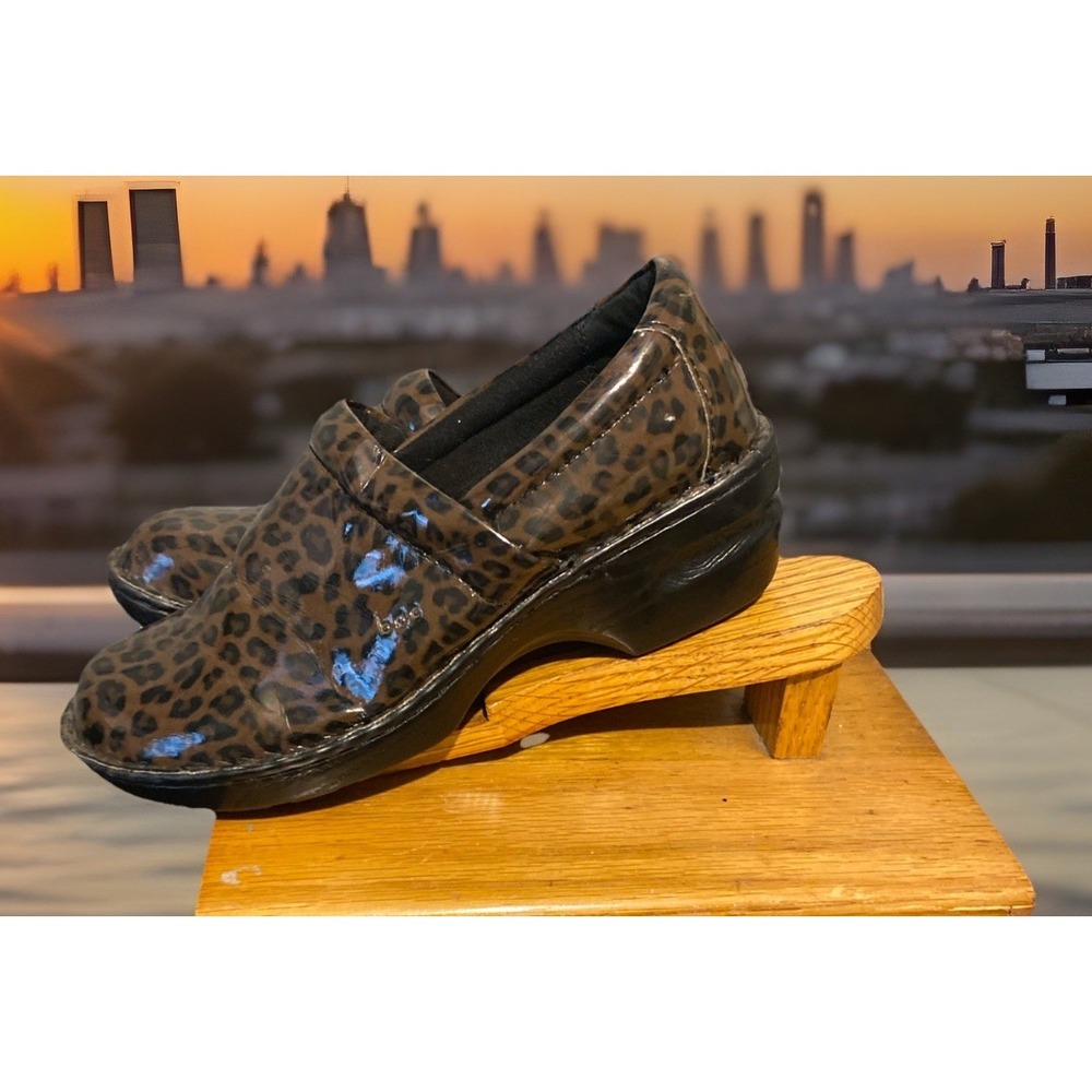 BOC Born Concept Shoes Womens 10 Leopard Clogs Brown Faux Leather Casual Slip On - Picture 2 of 10